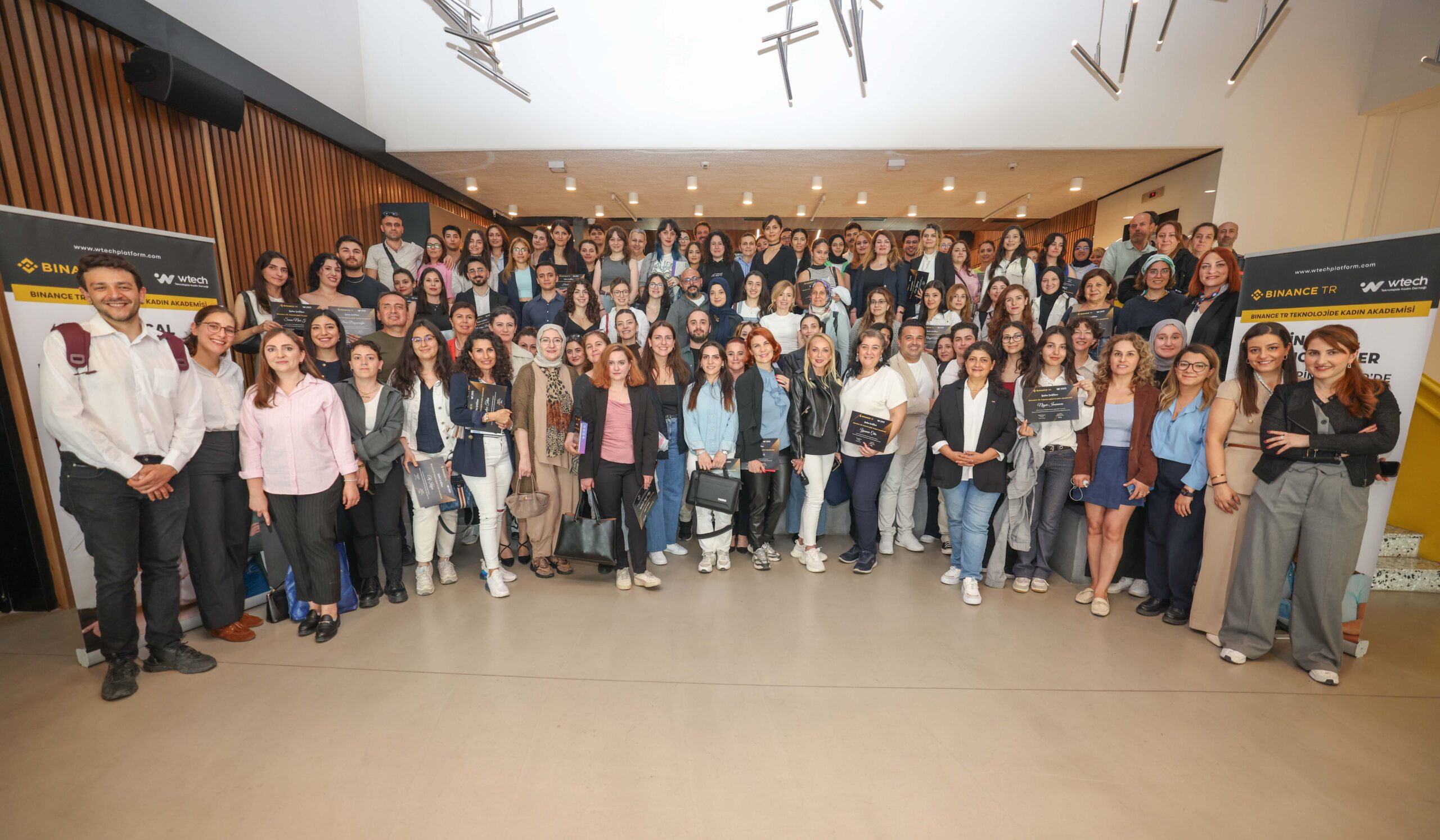 Kadınların dijital dünyada güçlenmesi için teknoloji eğitimleri tüm Türkiye’de yaygınlaşıyor