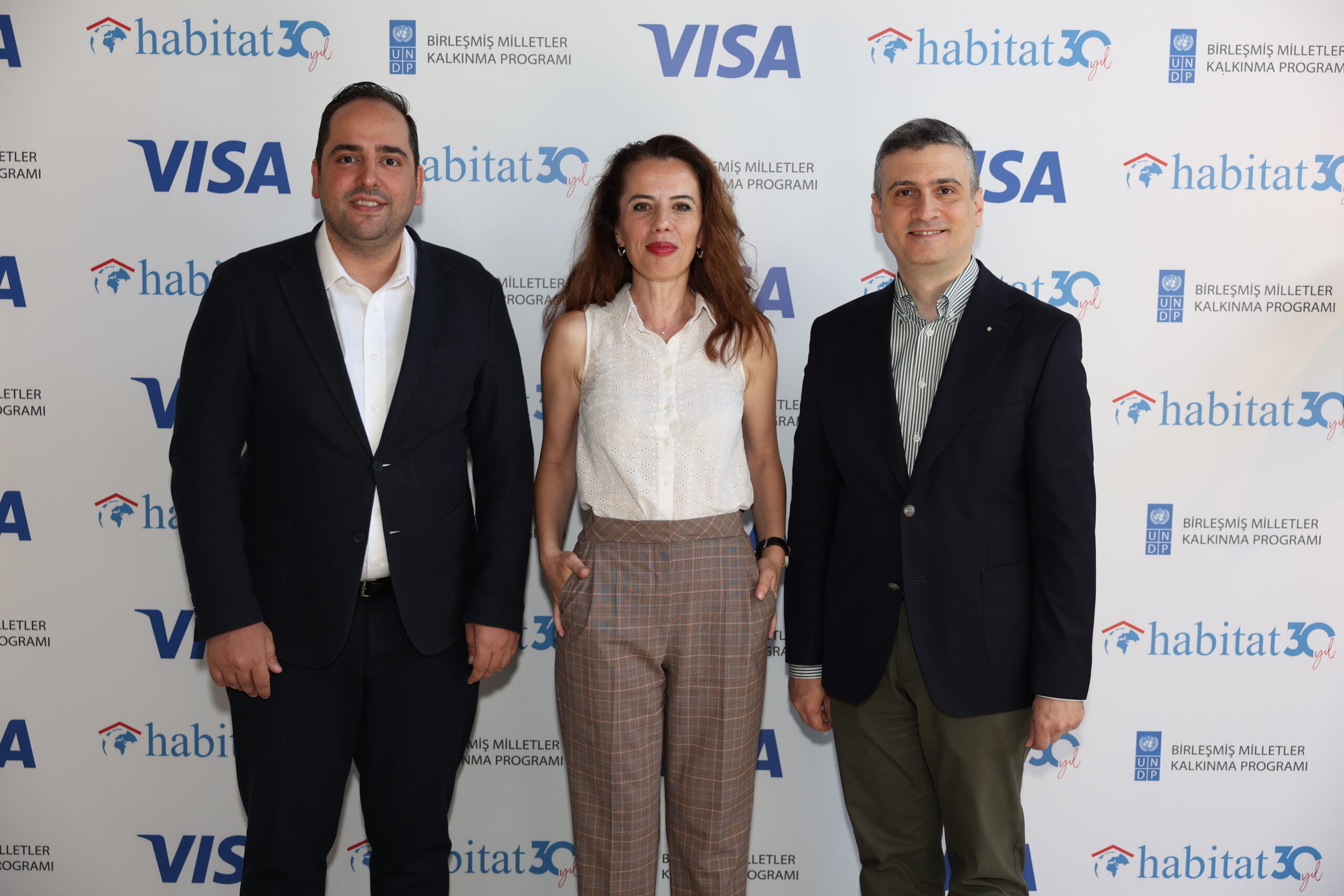 Dijitalde Güvendeyim: Visa, bireyleri ve küçük işletmeleri dolandırıcılık konusunda bilinçlendirmek amacıyla eğitim projesi başlatıyor