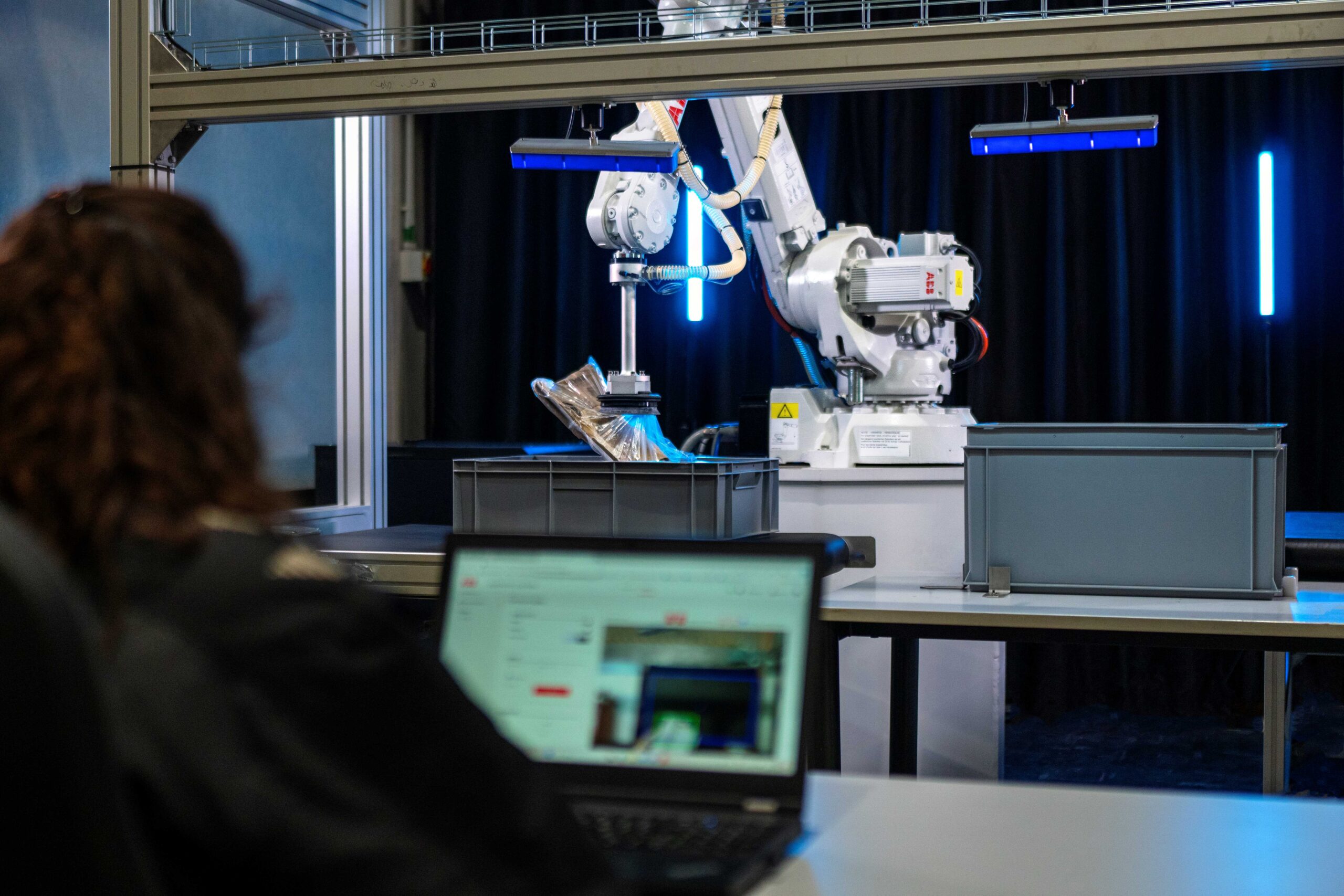 ABB, Robotikte Görsel Yapay Zekâ kullanımıyla robotların kullanımına hız kazandırıyor