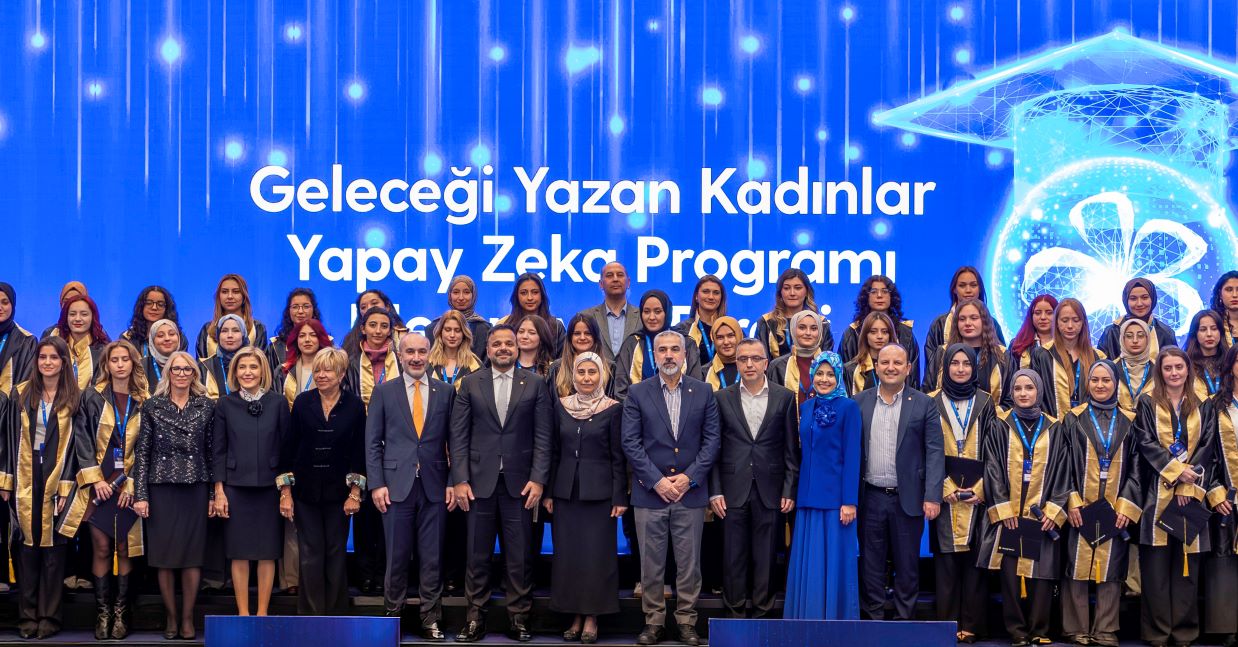 Turkcell’in ‘Geleceği Yazan Kadınlar Yapay Zekâ Projesi’ mezunlarını verdi