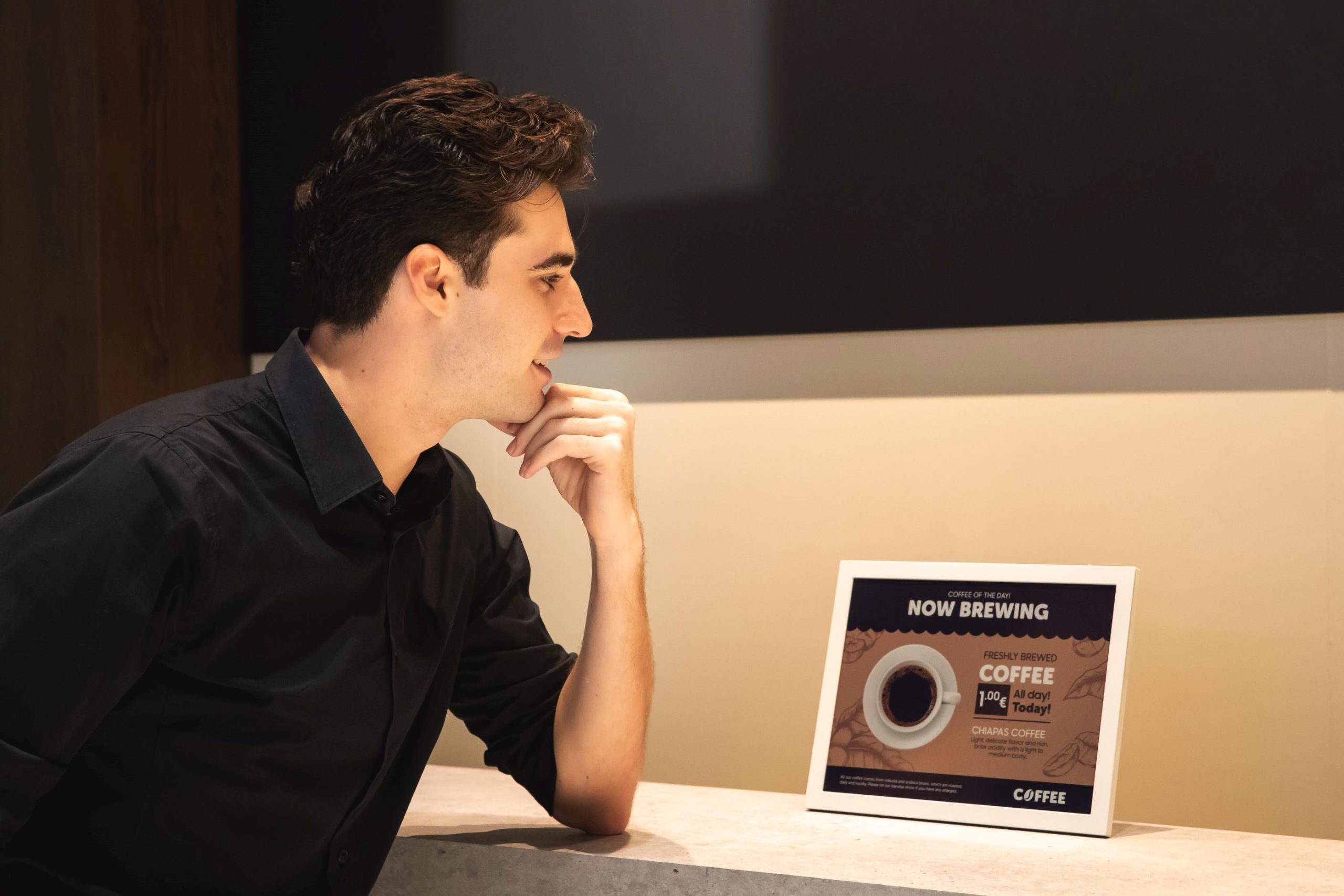 Samsung Biyo-Reçine ile üretilen ilk 13 inç’lik Renkli E-paper ekranını tanıttı