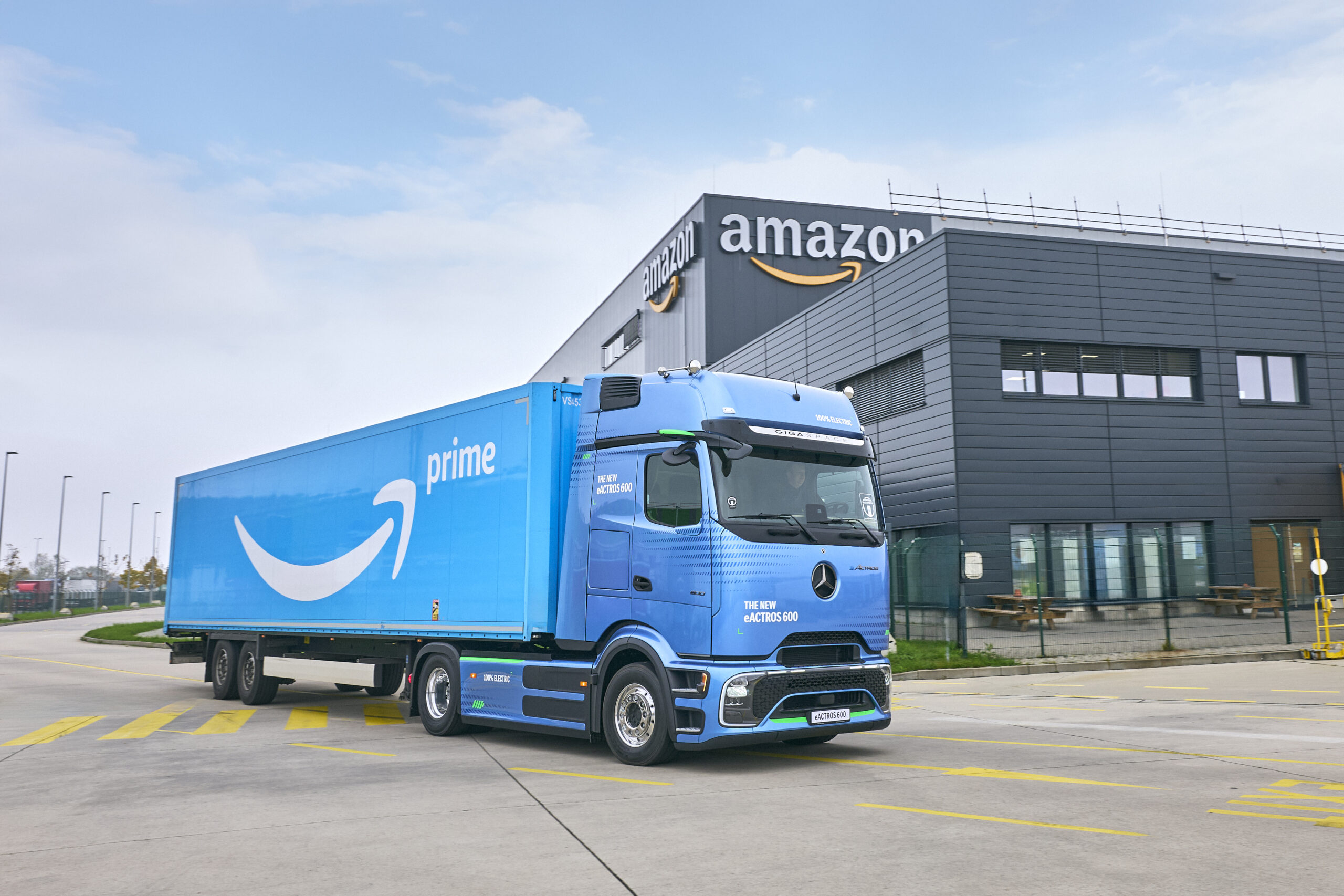 Amazon, şimdiye kadarki en büyük elektrikli ağır kamyon siparişini verdi