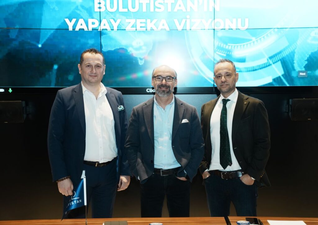 Soldan Sağa: Altuğ Eker, Gökhan Gençtürk, Mete Gönç