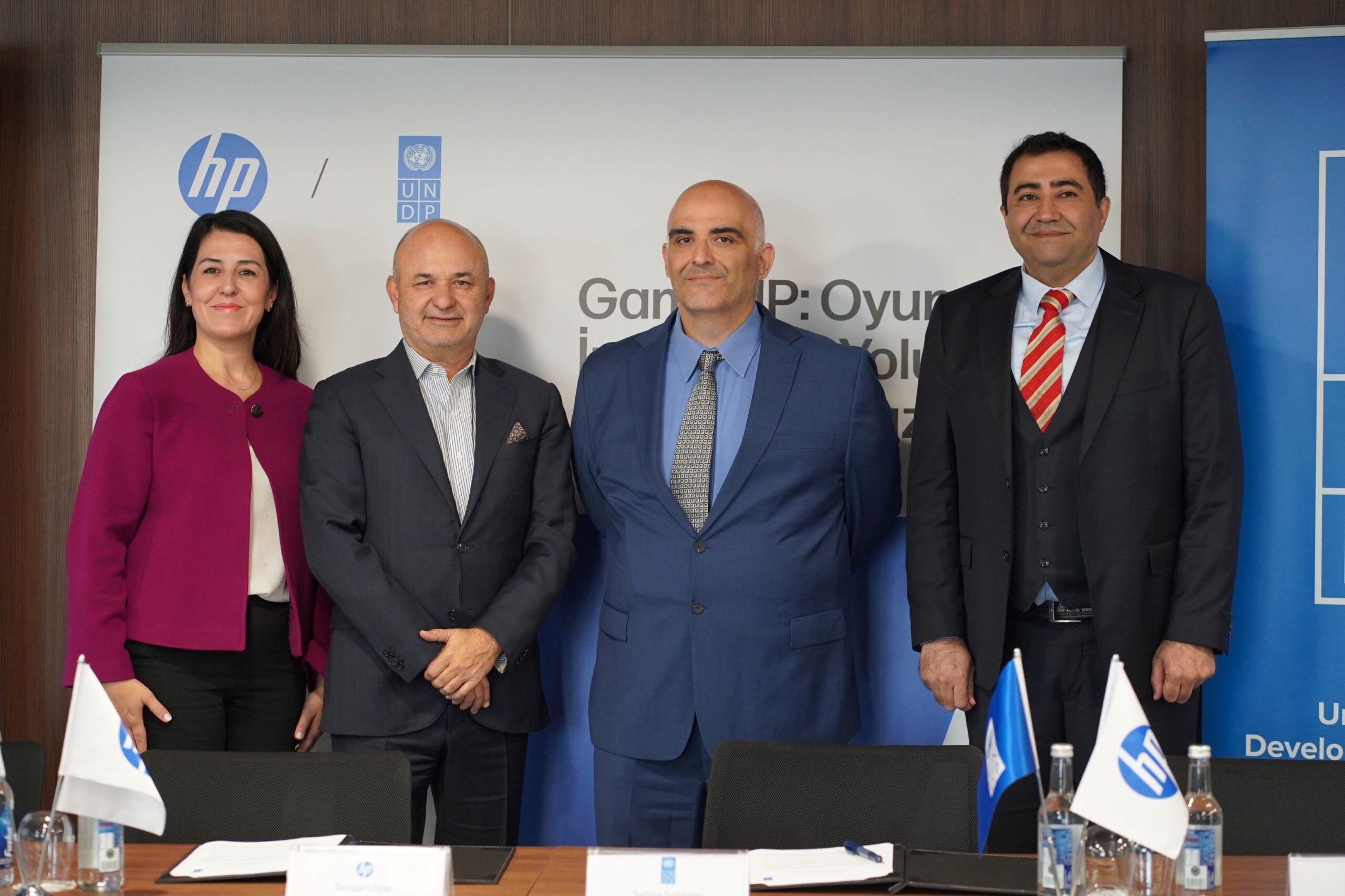 Gençlerin dijital becerilerini geliştirmek ve kapsayıcı büyümeyi teşvik etmek için güç birliği